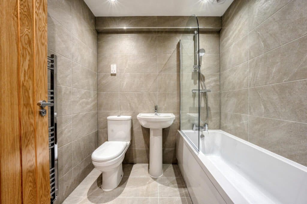 Family bathroom in a King Street townhouse